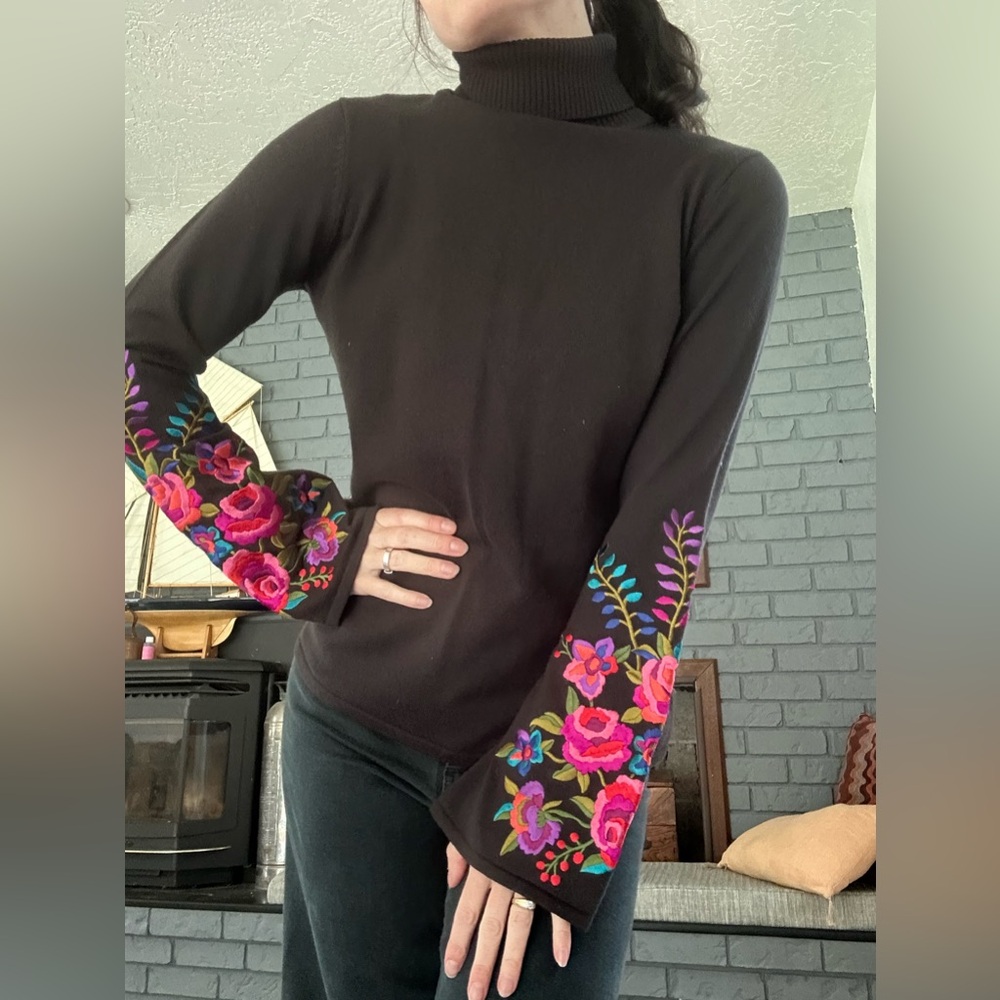 Vintage 90s Floral Embroidered Bell Sleeve